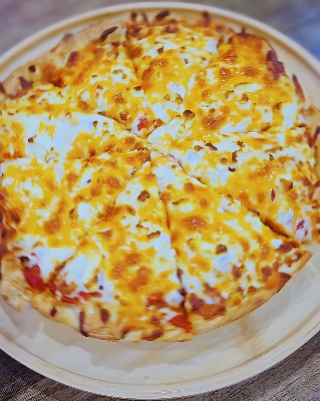 Fresh baked cheese pizza